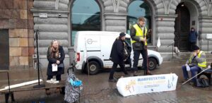 Ulf Sandmark talar på Mynttorget 